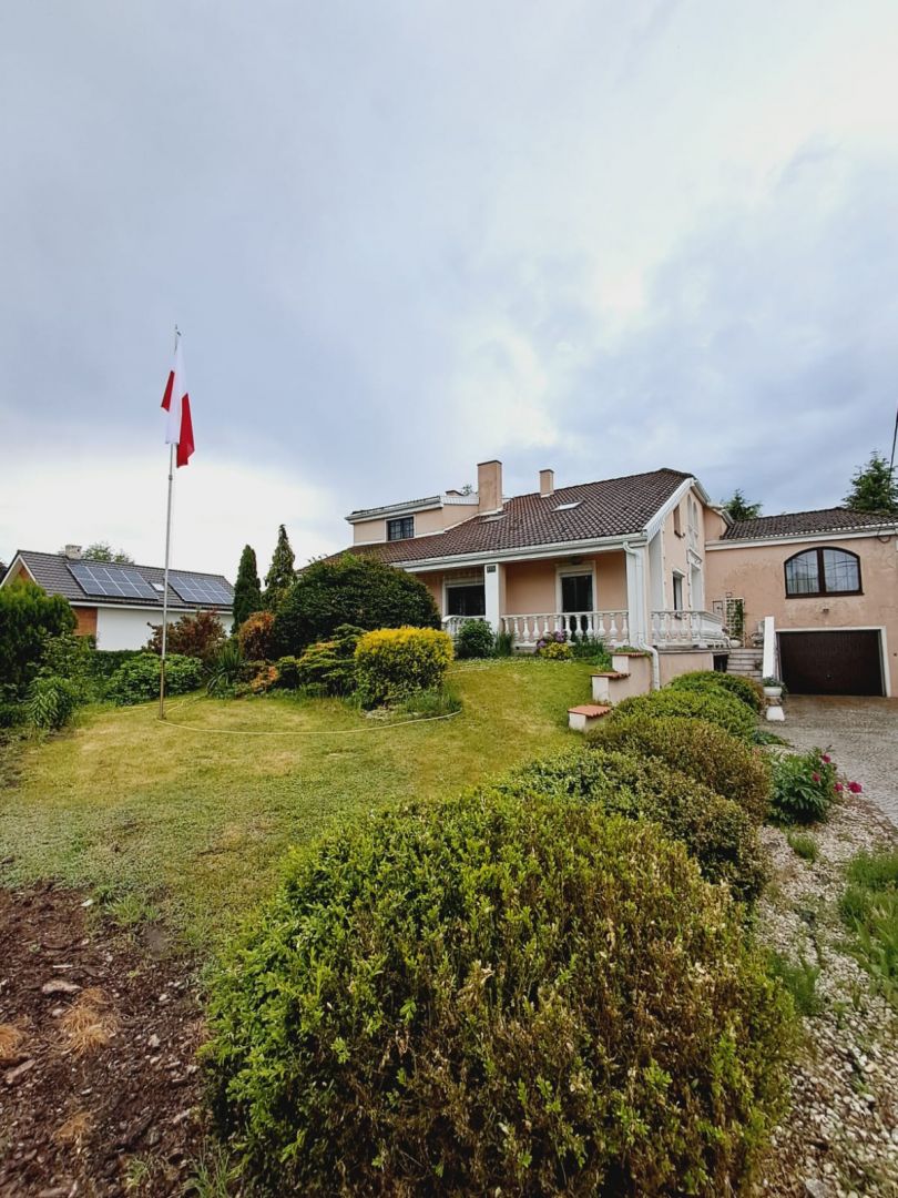 Dom parterowy z użyt. poddaszem o pow. 240 m2, działka 1700m2, Wolica Wolica - Zdjęcie 1