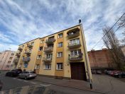 Mieszkanie o pow. 78.80m2, parter, do remontu, ul. Fabryczna-Kalisz