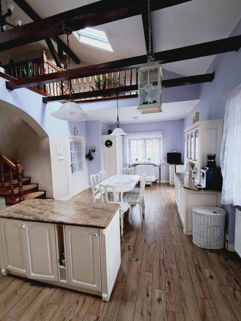 Dom parterowy z użyt. poddaszem o pow. 240 m2, działka 1700m2, Wolica Wolica - Zdjęcie 1