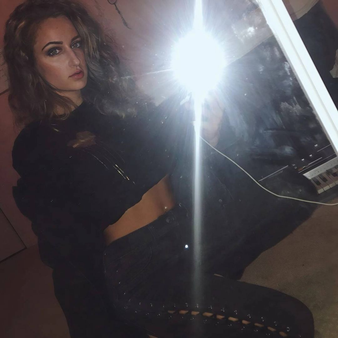 Mieszkam sama, nikt nam nie przeszkodzi  - Zdjęcie 1