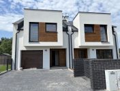 Nowoczesny dom w zabudowie bliźniaczej z pompą ciepła i klimatyzacją