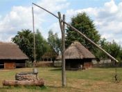 Ukraina.Oddamy stare drewniane budynki do rozbioru,rancza PGR-owskie za darmo